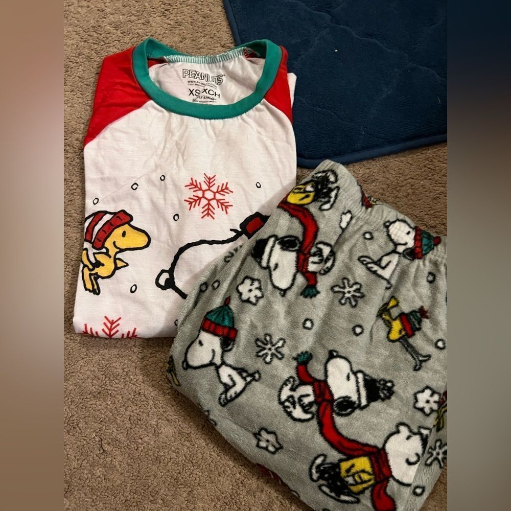 Peanuts xs pajama set‎